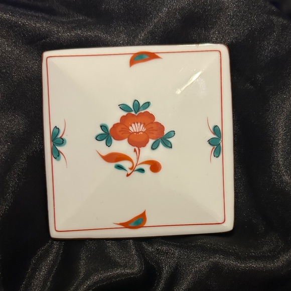 Vintage Porcelain Tiffany Co Square Trinket Box with Red Floral Poppy Design - Picture 7 of 11